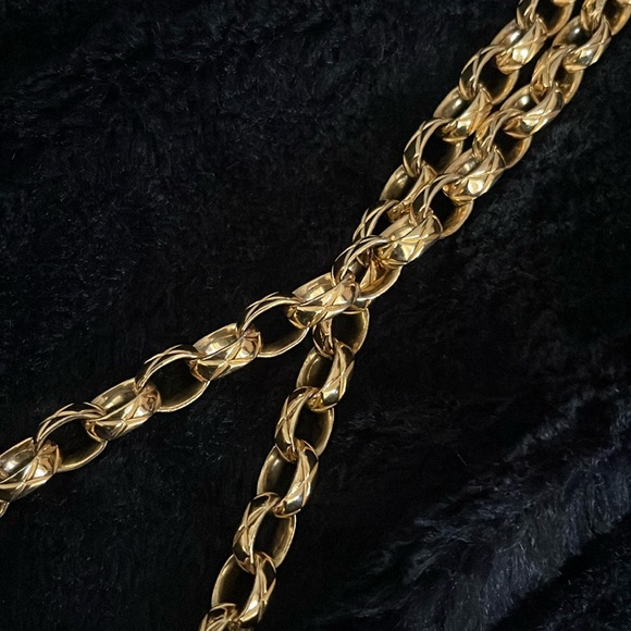 Vintage Chanel camera bag in patent leather - Picture 3 of 14